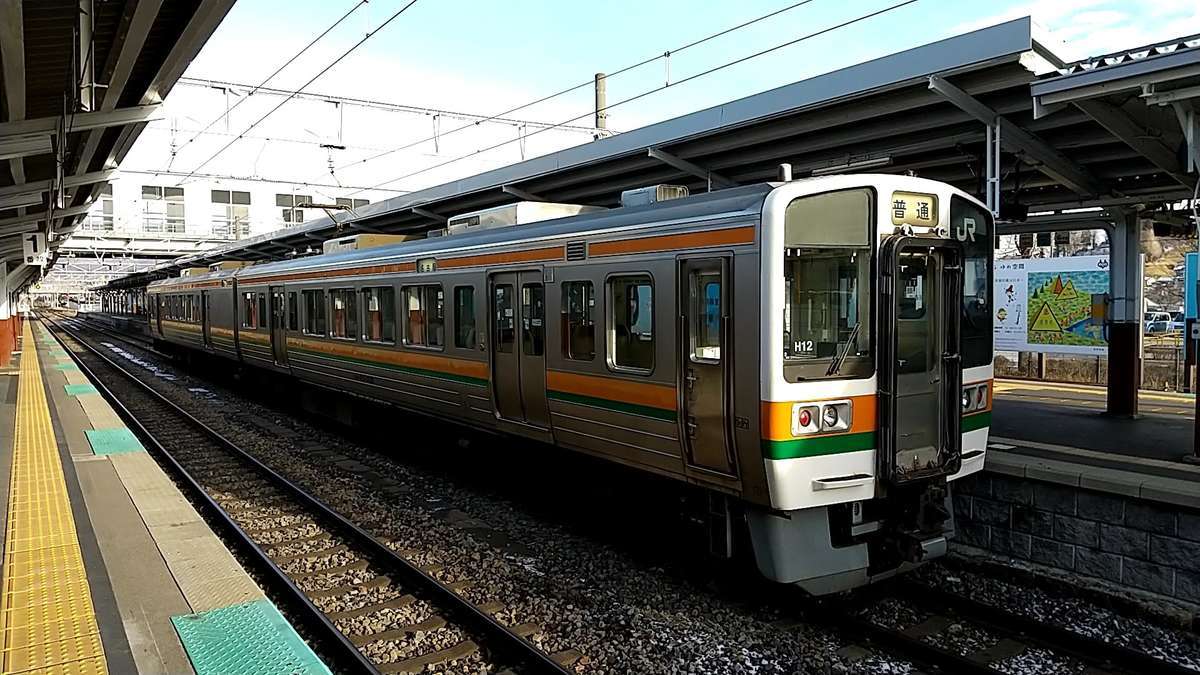 終点の岡谷駅に到着