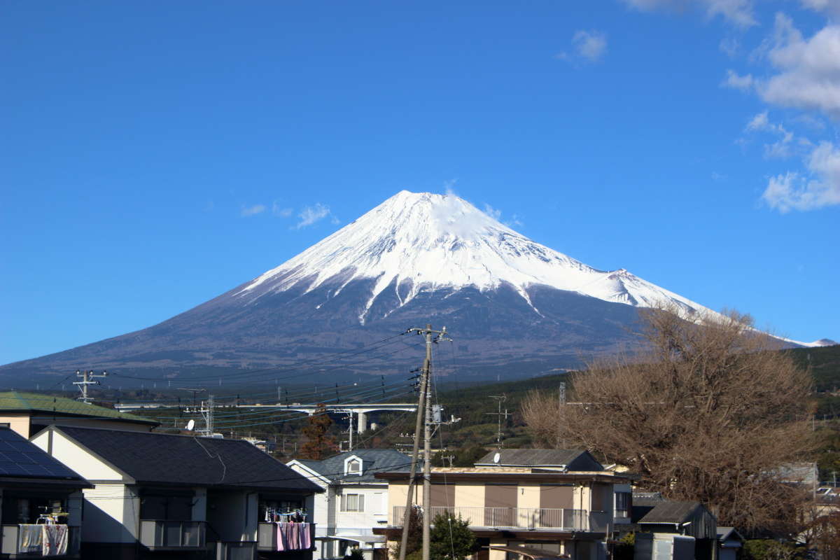 岳南富士岡駅を出て赤渕川の近くで富士山ビュー！