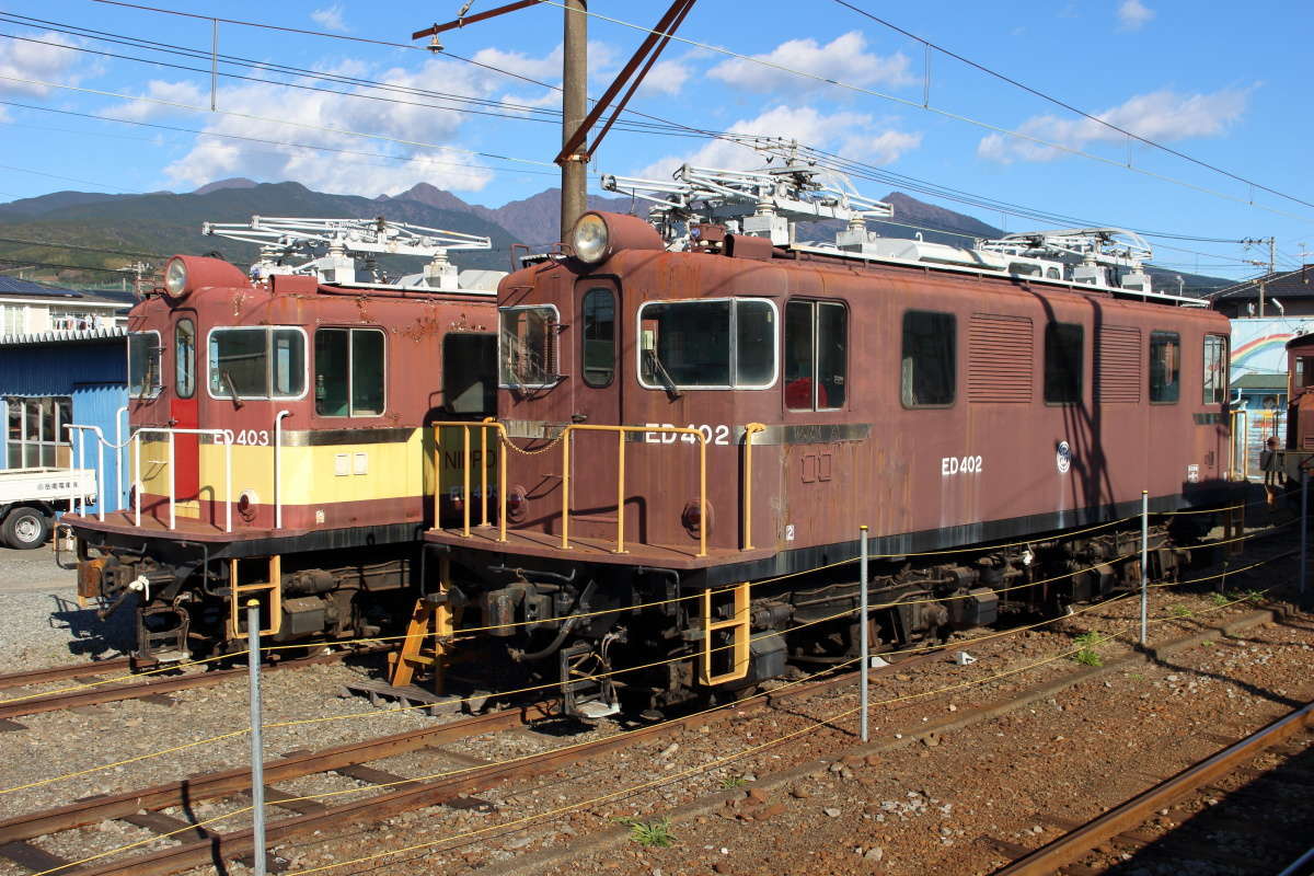 岳南富士岡駅に停車している古い機関車たち