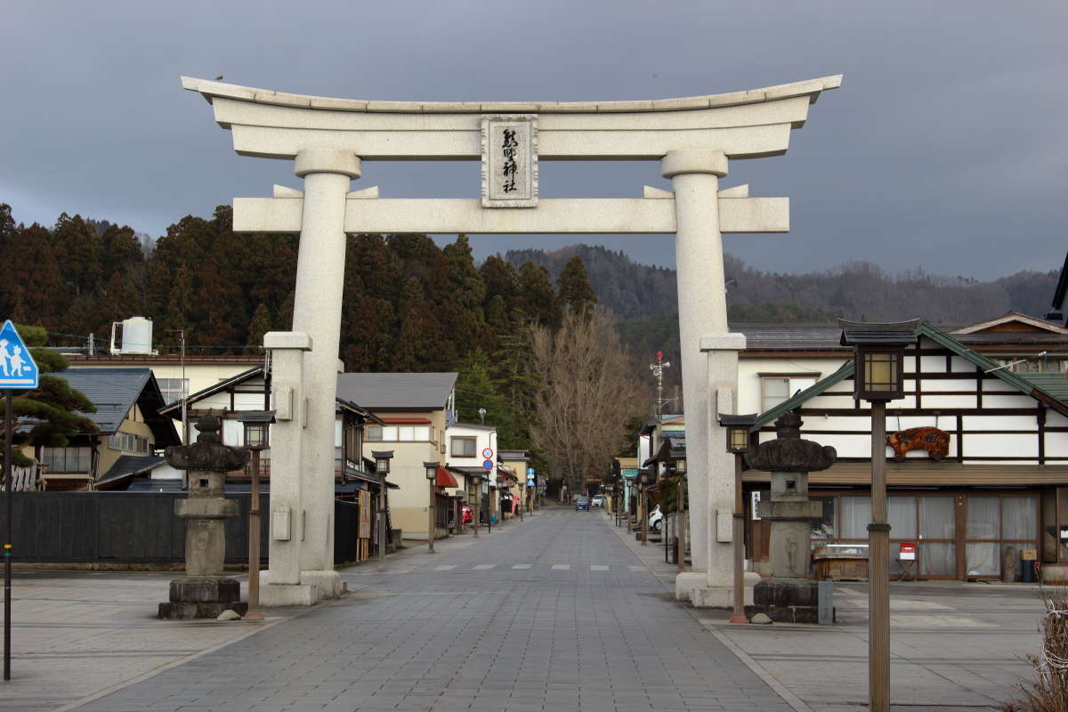 宮坂駅から徒歩10分ほどのところにある「熊野大社」の鳥居