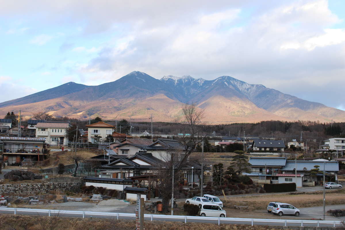 中央本線 小淵沢駅から八ヶ岳を眺める