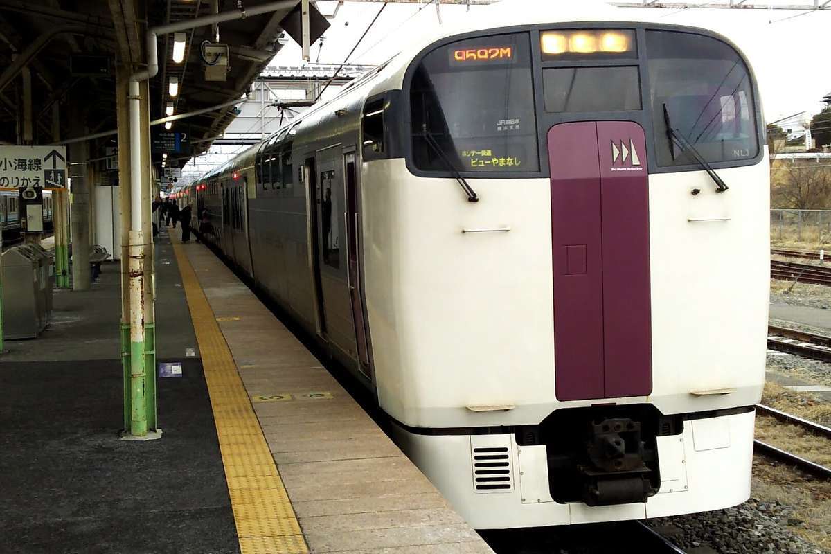 「ホリデー快速ビューやまなし」今夏の青春18きっぷシーズンは運転なし！