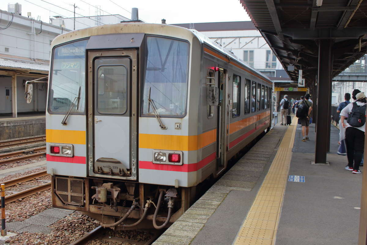 南小谷駅から1時間ちょっとで終点の糸魚川駅に到着