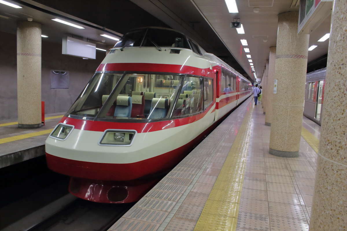 終点の長野駅に到着した特急「ゆけむり」