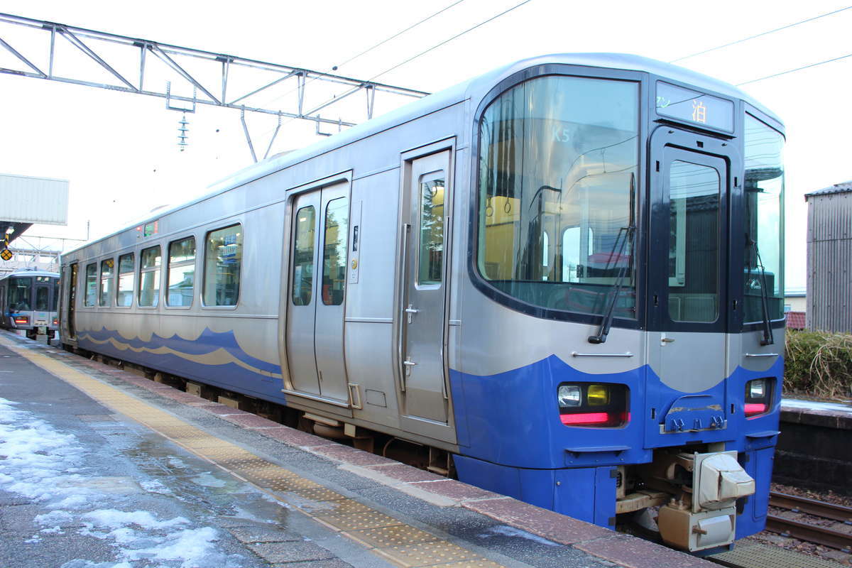 えちごトキめき鉄道「日本海ひすいライン」の車両は気動車