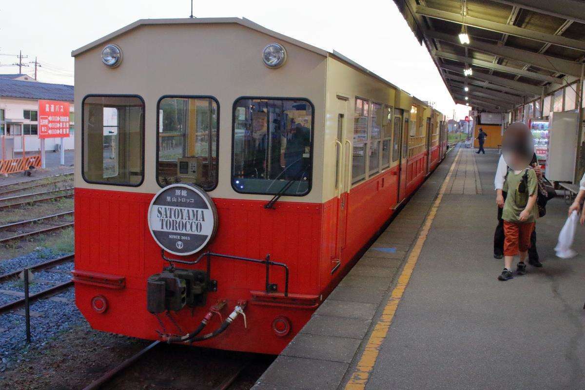 「房総里山トロッコ６号」は養老渓谷から2時間、終点の五井駅に到着