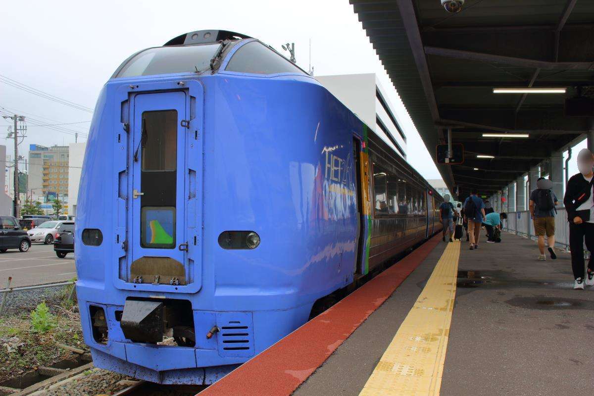 稚内駅に到着した特急「宗谷」