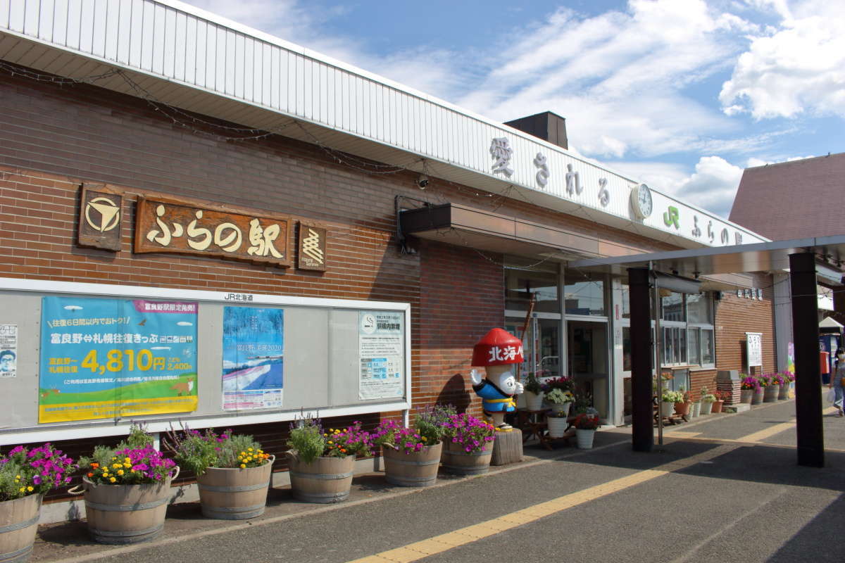 8月下旬、猛暑の富良野駅