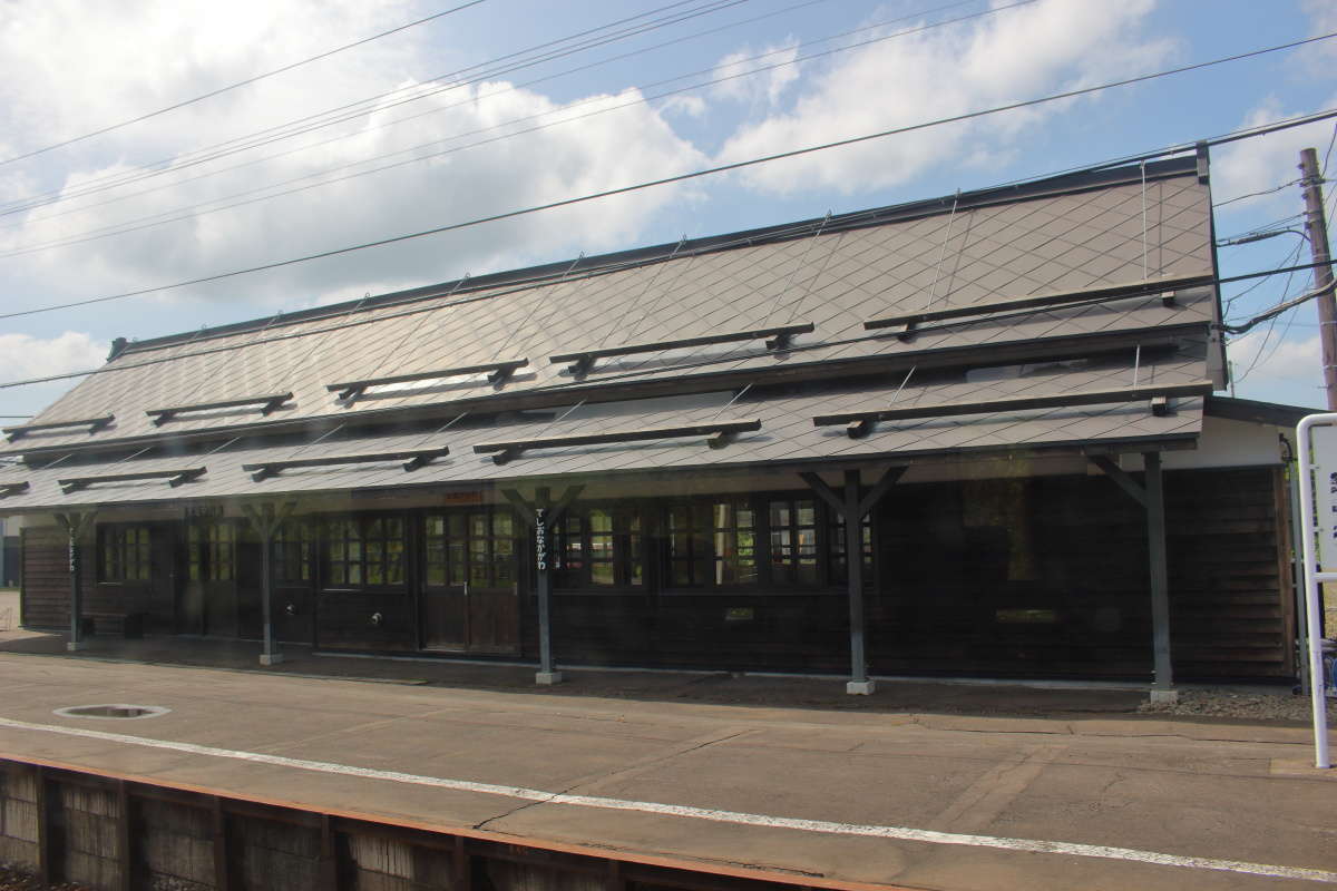 特急停車駅の天塩中川駅、駅舎も立派です