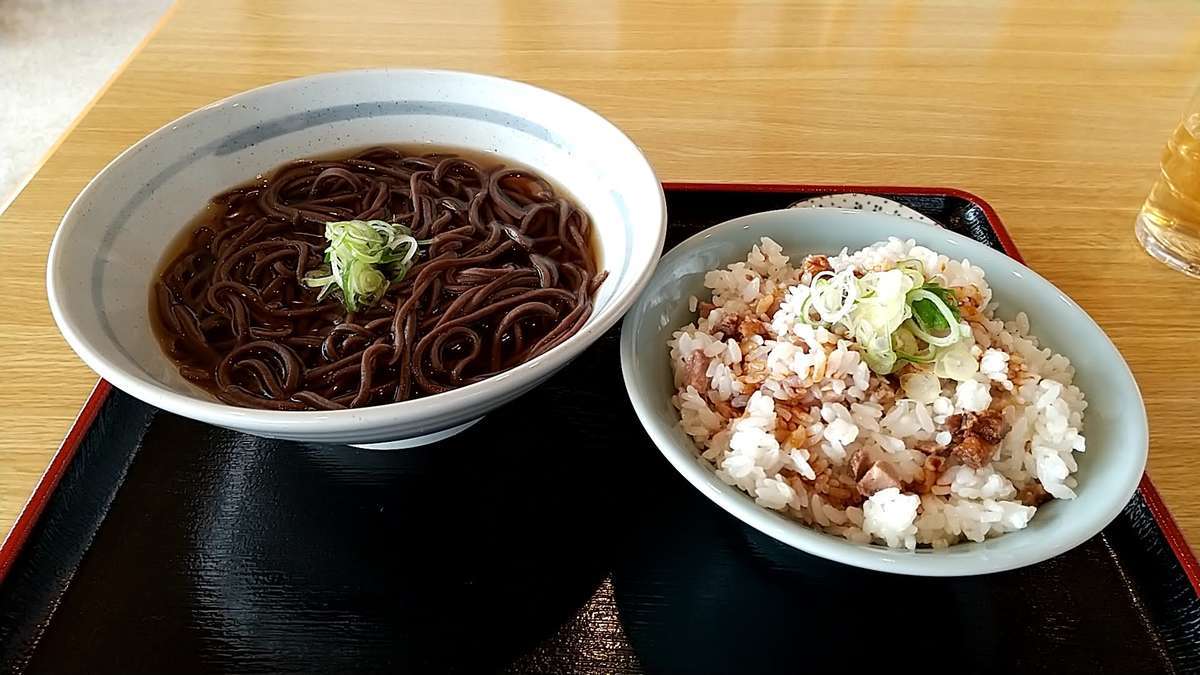 音威子府そばの「かけそば」と「チャーマヨ飯」