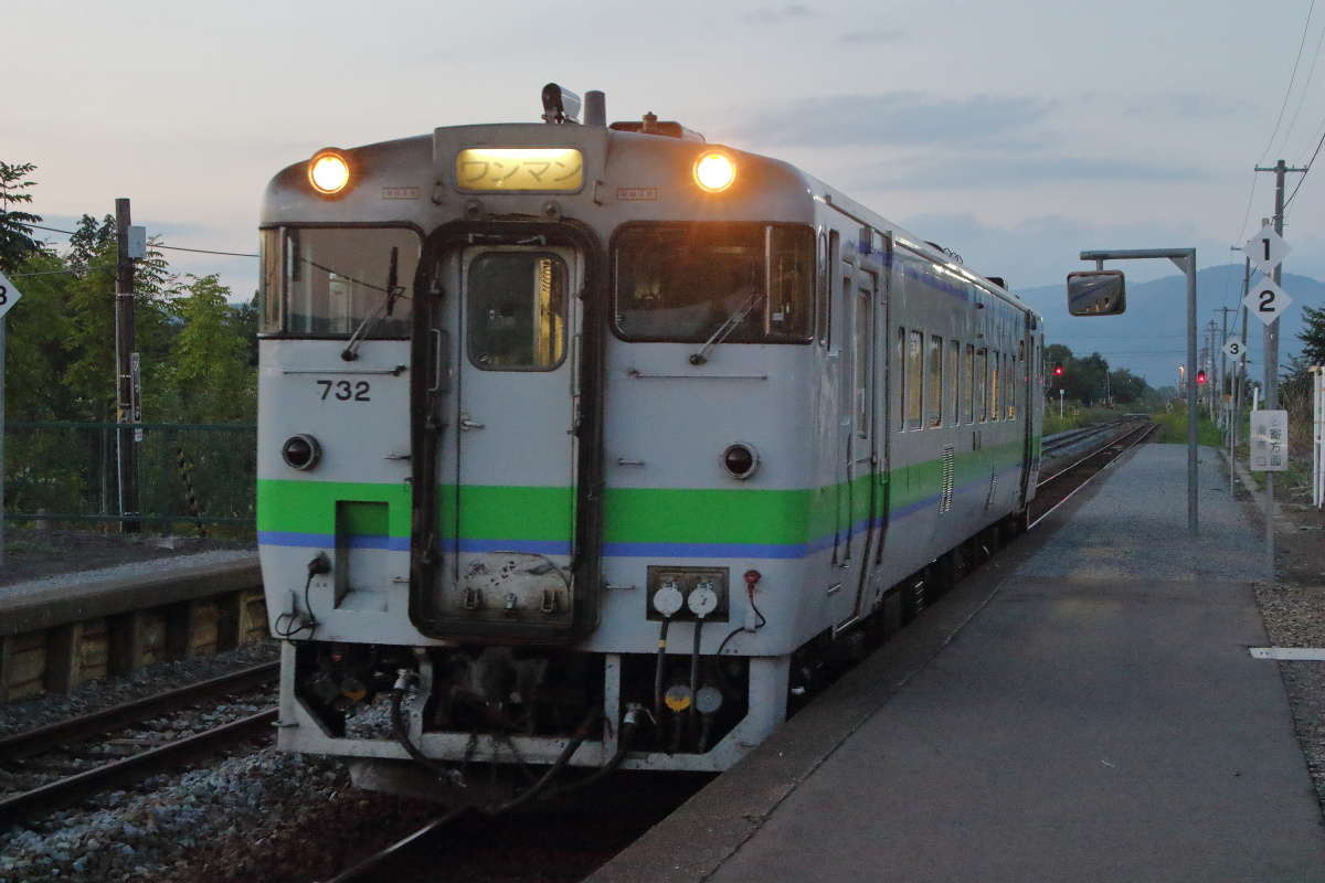 旭川行きの普通列車が到着