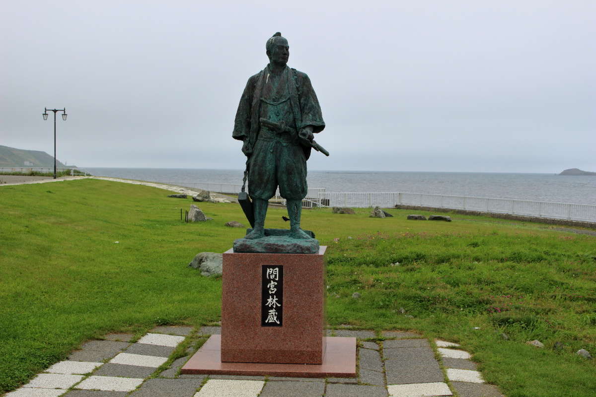 間宮海峡を発見した間宮林蔵の銅像