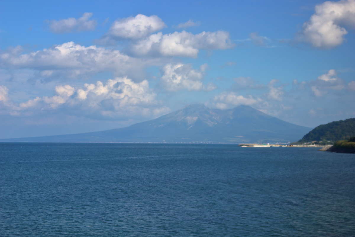 噴火湾の向こうには駒ヶ岳の姿が見えてきます