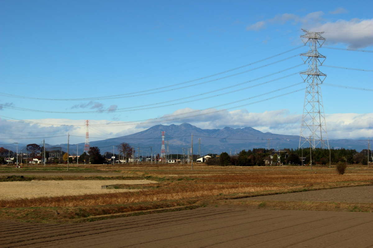 田園風景の向こうに那須の山々が見えてきます