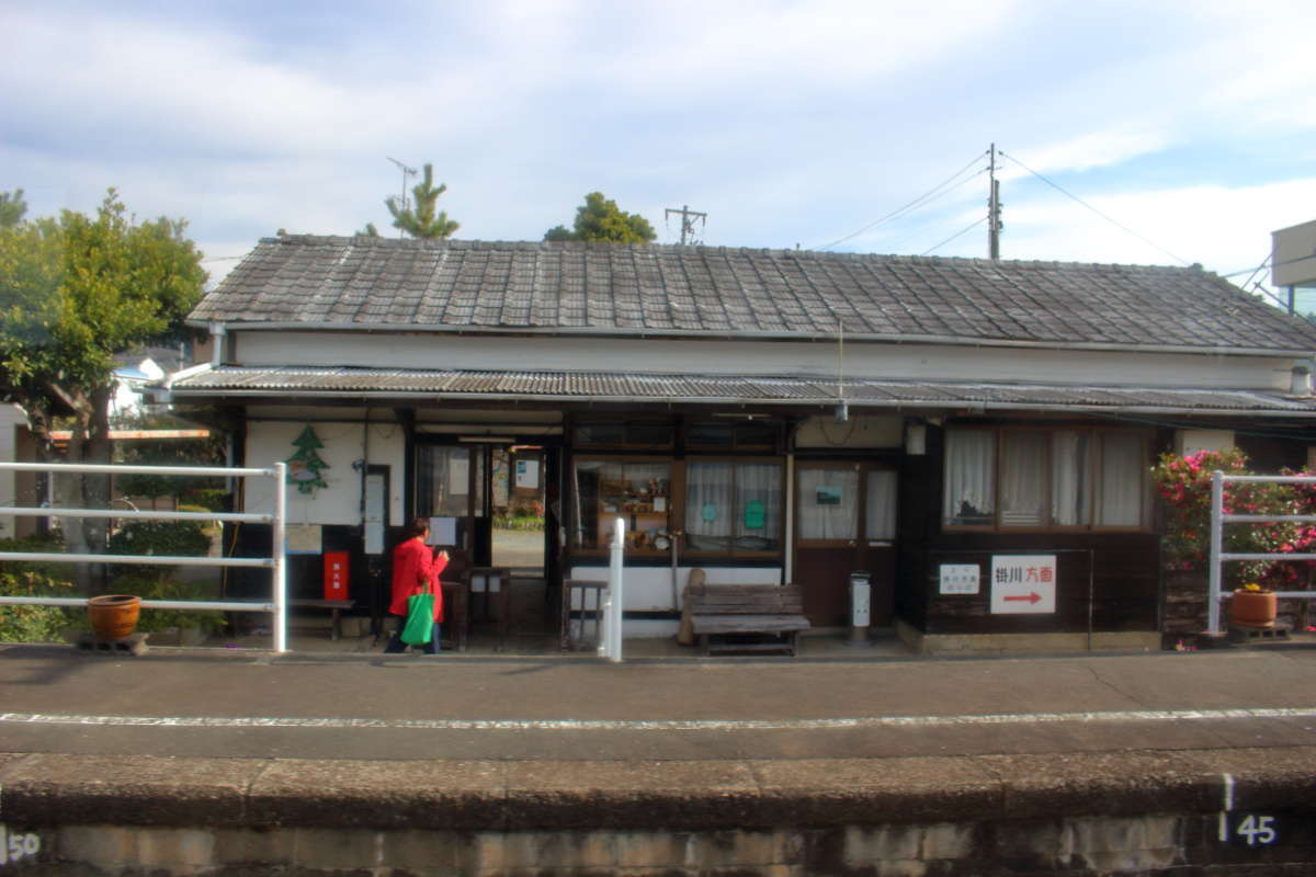 登録有形文化財に指定されている「原谷駅」