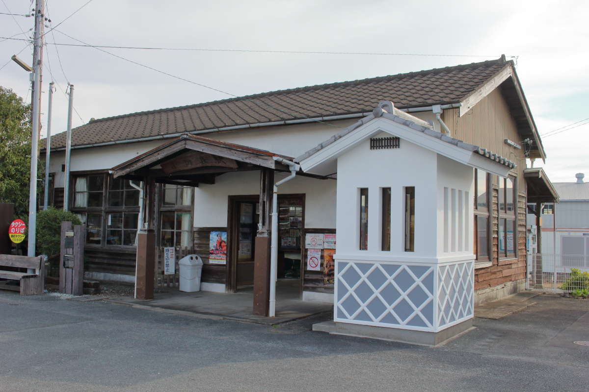 「遠州森駅」は開業当初からある最も古い駅舎の一つです