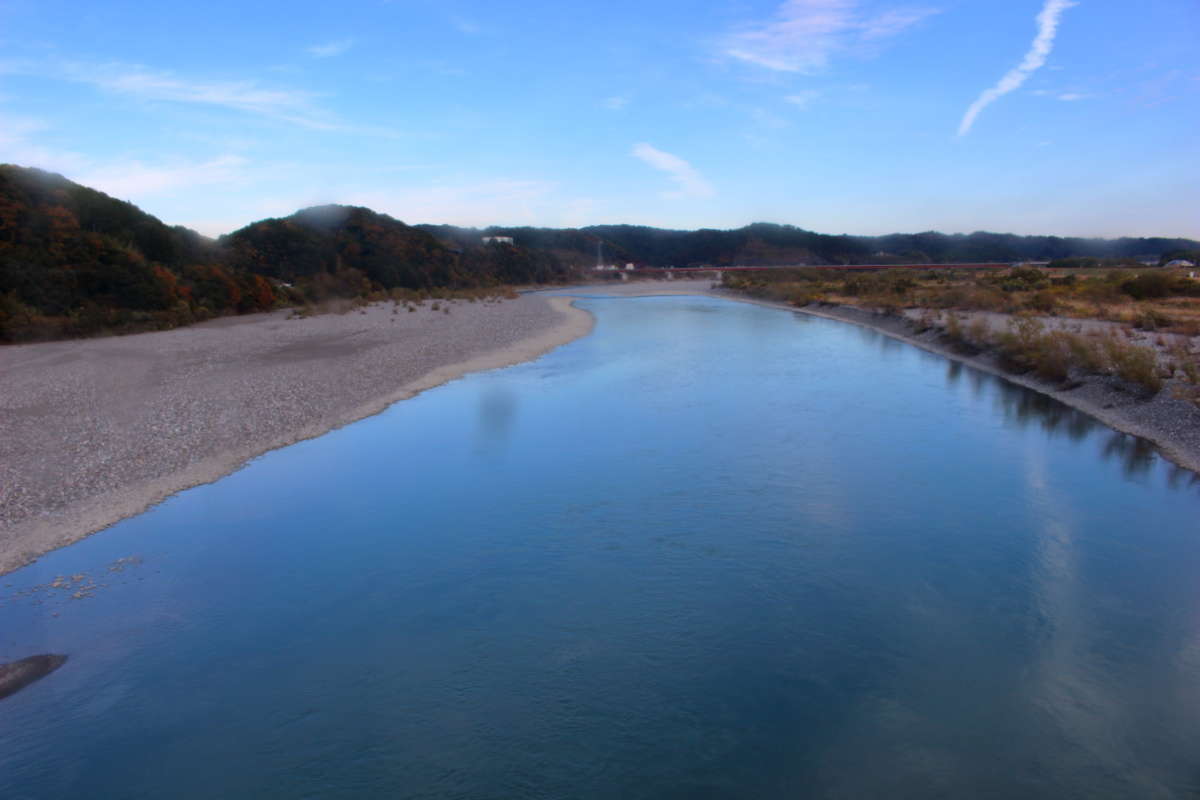 川幅の広い天竜川を渡る