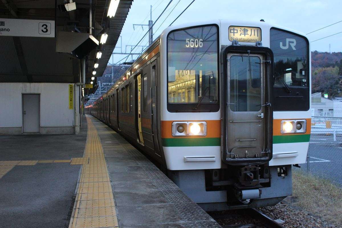 中央西線の中津川～名古屋は長編成の列車が走る