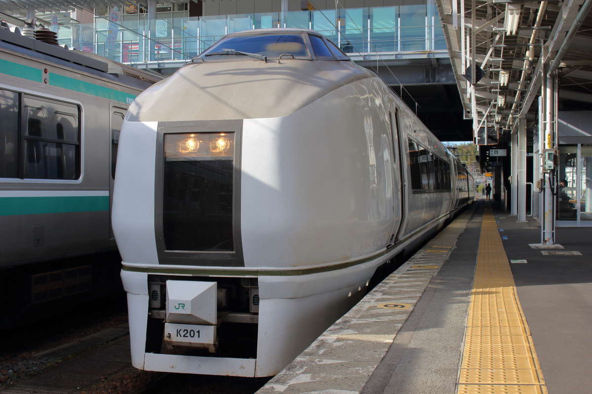 かつて「スーパーひたち」として上野～仙台を結んでいた651系電車