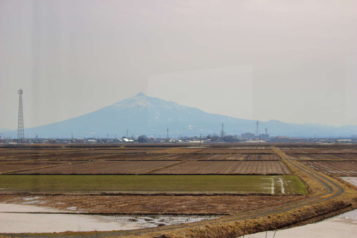 霞んでしまっていますが、津軽富士「岩木山」も堂々と見えています
