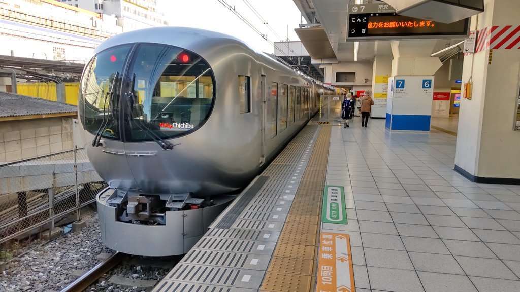 西武鉄道の新型特急「Laview」