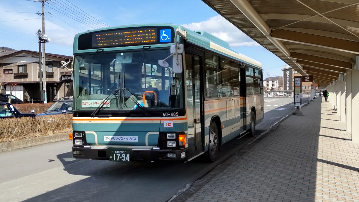 軽井沢駅北口１番乗り場にやってきた西武観光バス