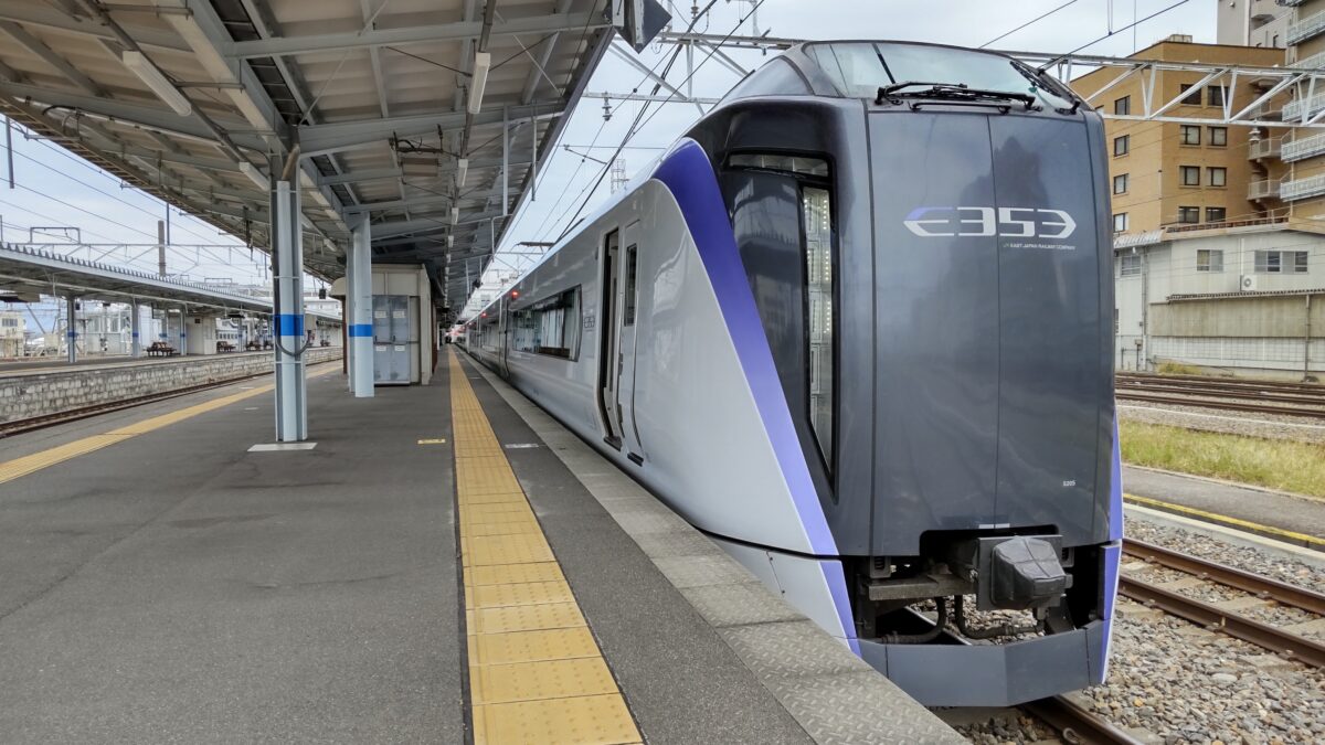 篠ノ井線に新設される臨時特急で使われるE353系