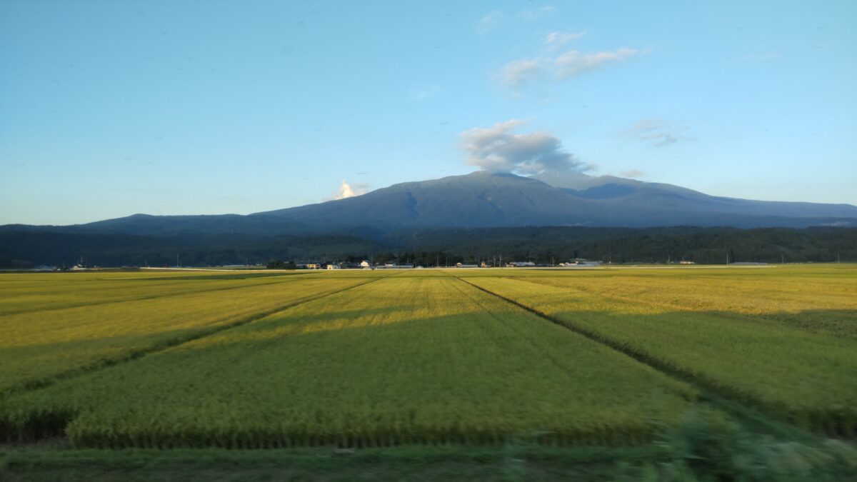 特急「いなほ」からの鳥海山の眺め