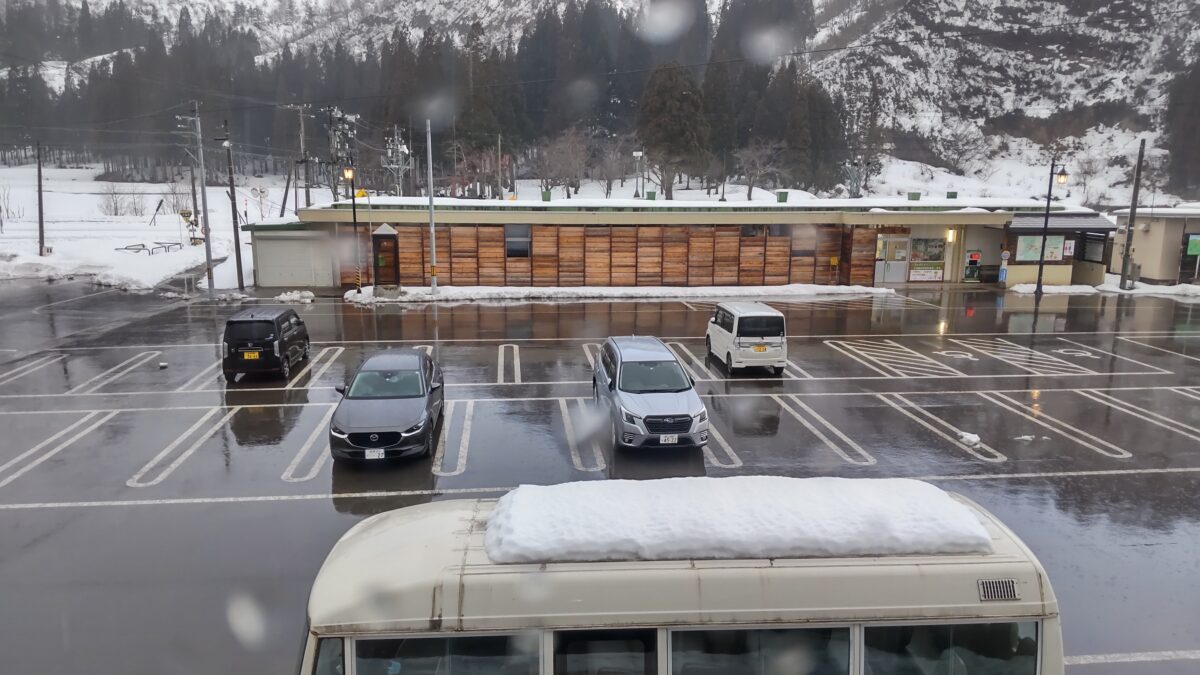 只見荘のお部屋からの只見駅ビュー