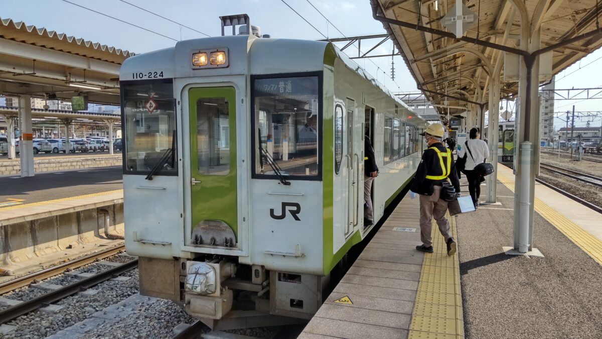 会津若松駅に到着した只見線の列車