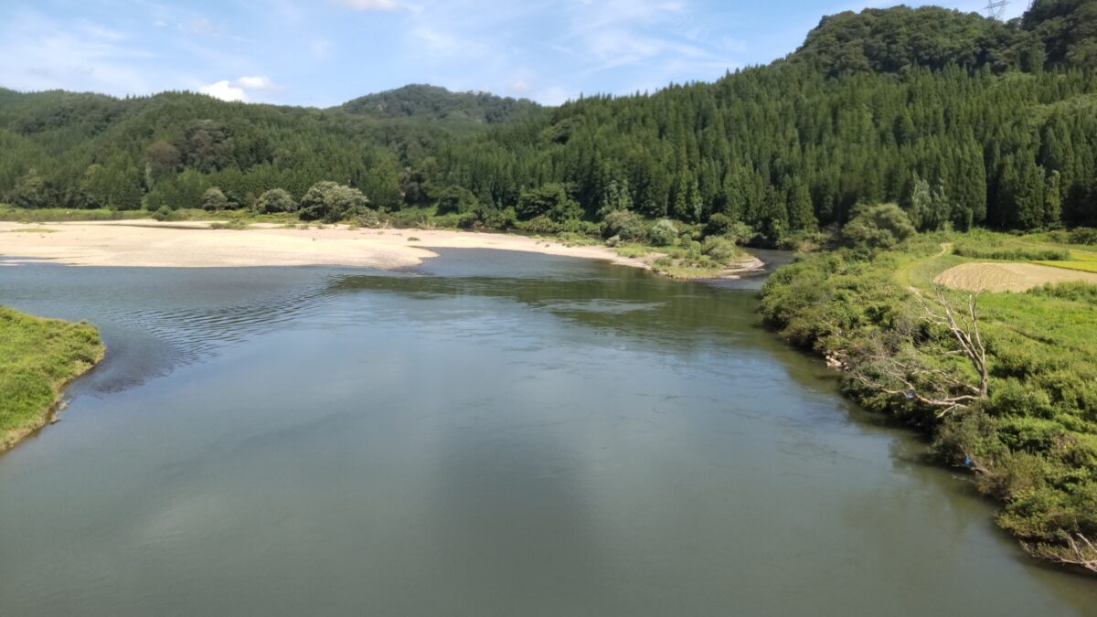 新庄古口道路からの最上川の眺め