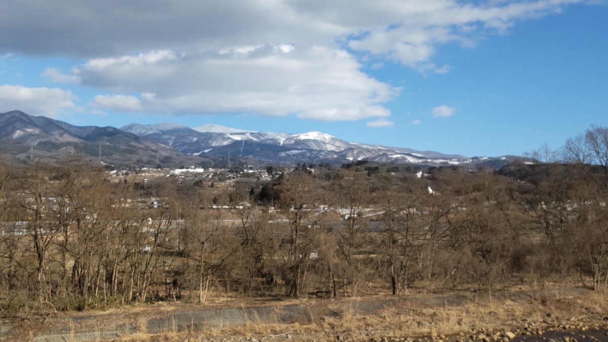 山形～かみのやま温泉間の車窓から見る蔵王山