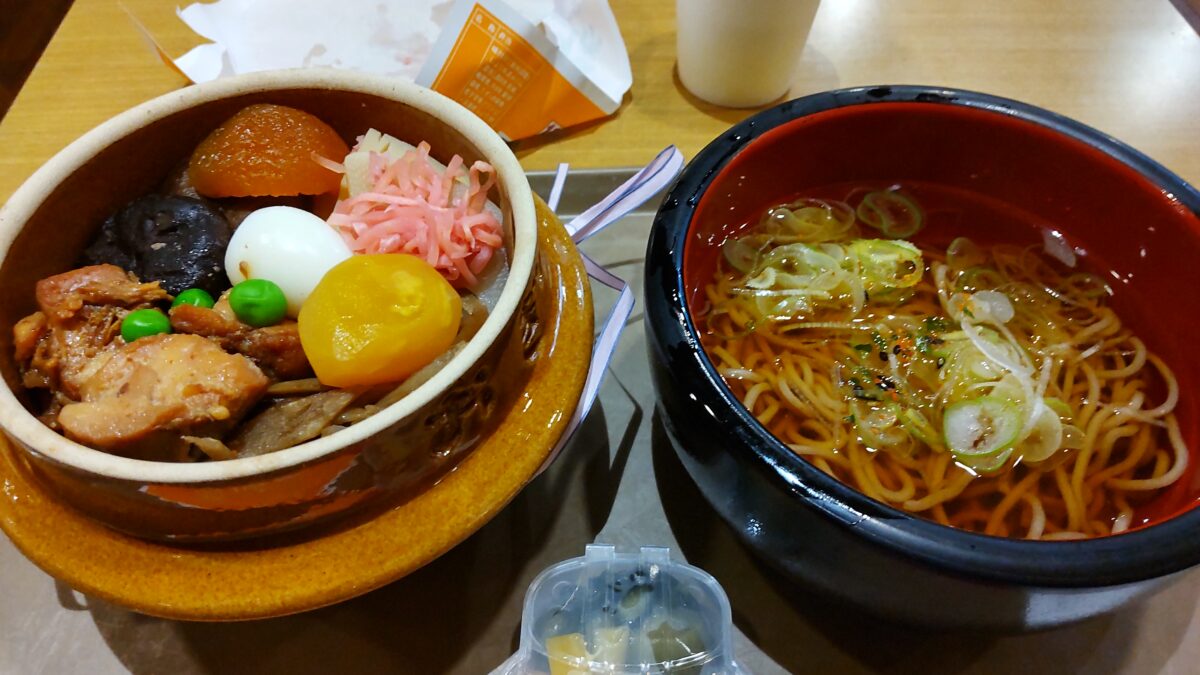 おぎのや横川店の「峠の釜めし」と小蕎麦のセット