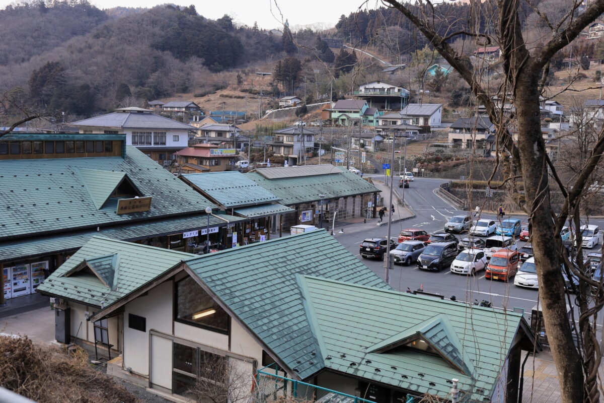 芦ヶ久保駅の駅前にある「道の駅果樹公園 あしがくぼ」