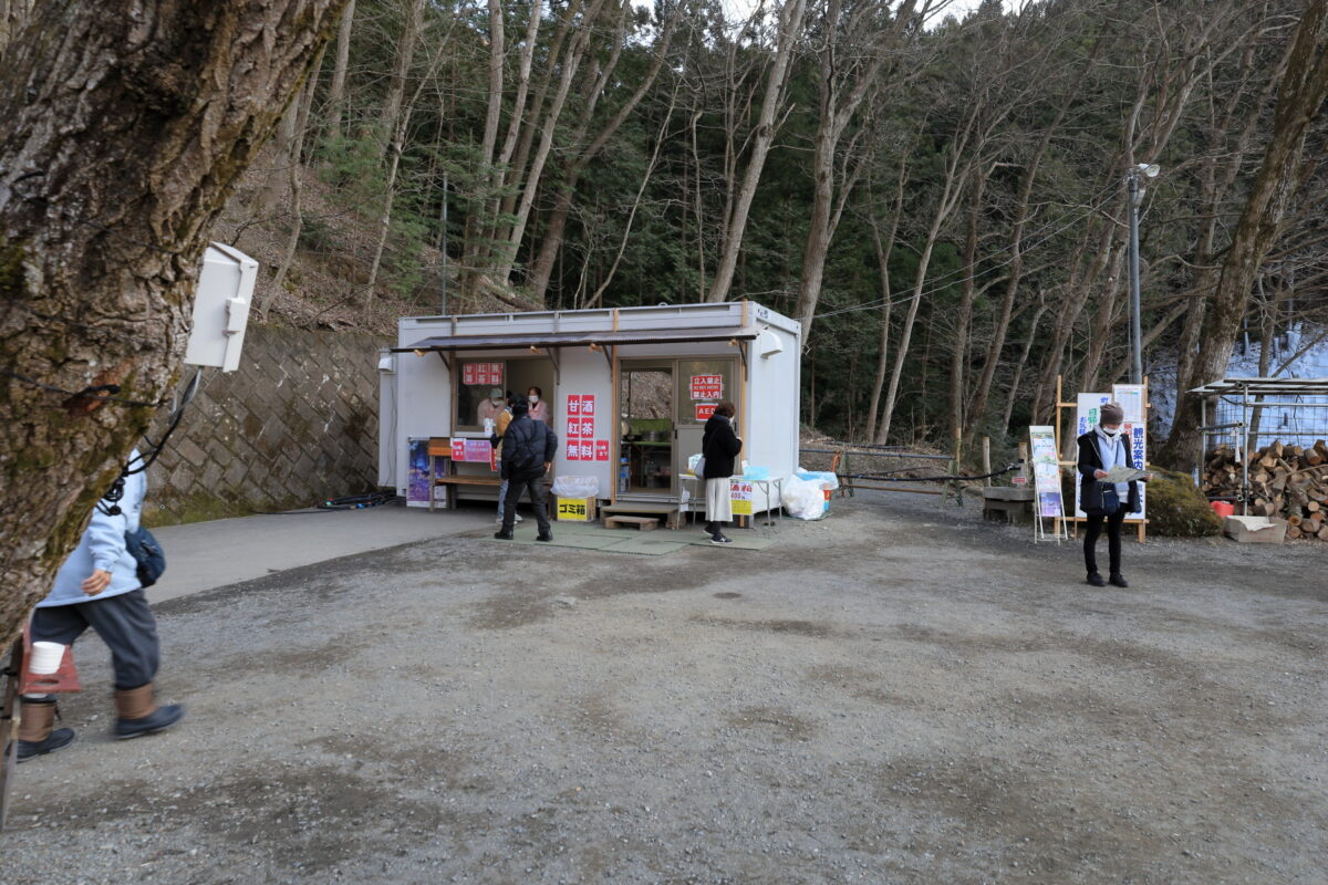 おもてなし広場の甘酒と紅茶のふるまい