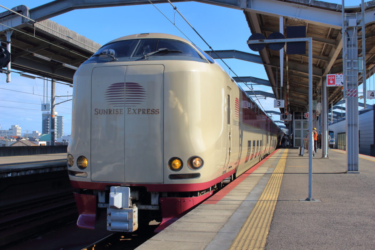 サンライズ出雲 乗車記 日本で唯一の夜行寝台特急に乗車 個室寝台の旅は非日常の連続 料金 きっぷの予約購入方法も紹介 22年版 ひさの乗り鉄ブログ