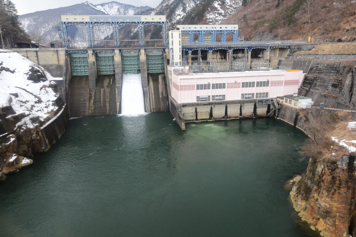 すぐ上流に本名ダムがある「第六只見川橋梁」