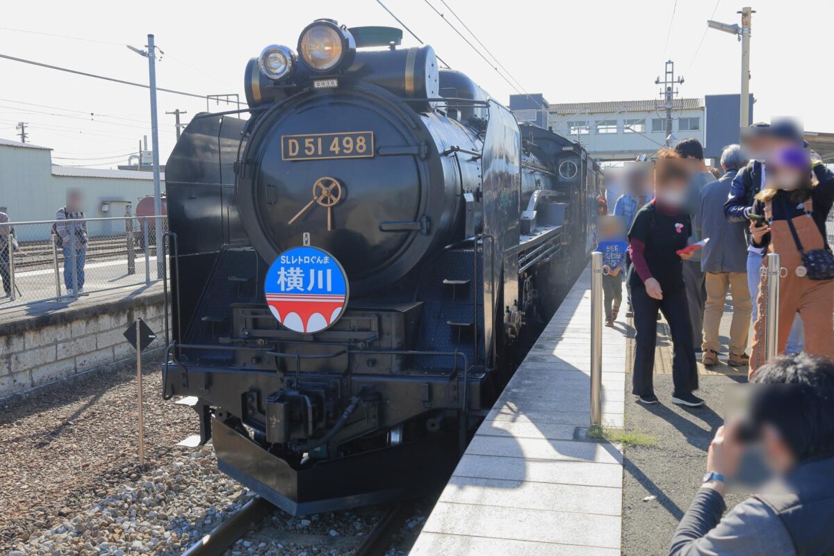 安中駅に停車中の「SLレトロぐんま横川」