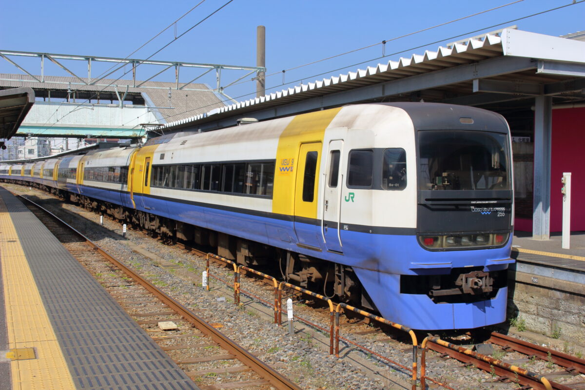 銚子駅に到着した特急「しおさい」