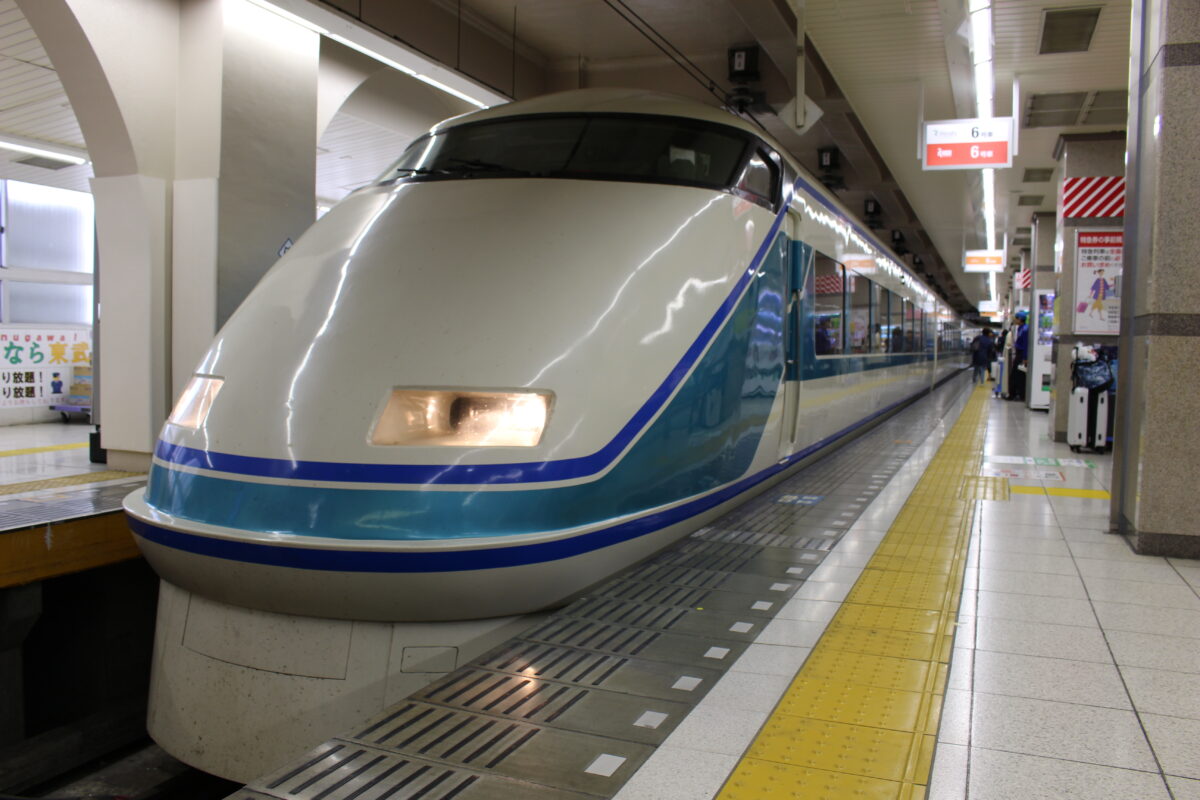 浅草駅に停車中のスペーシア