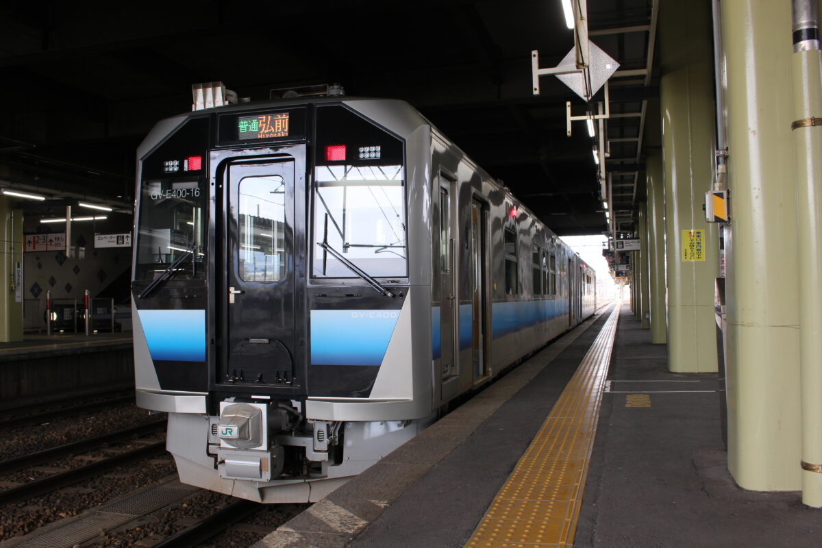 五能線の普通列車で使われているGV-E400系