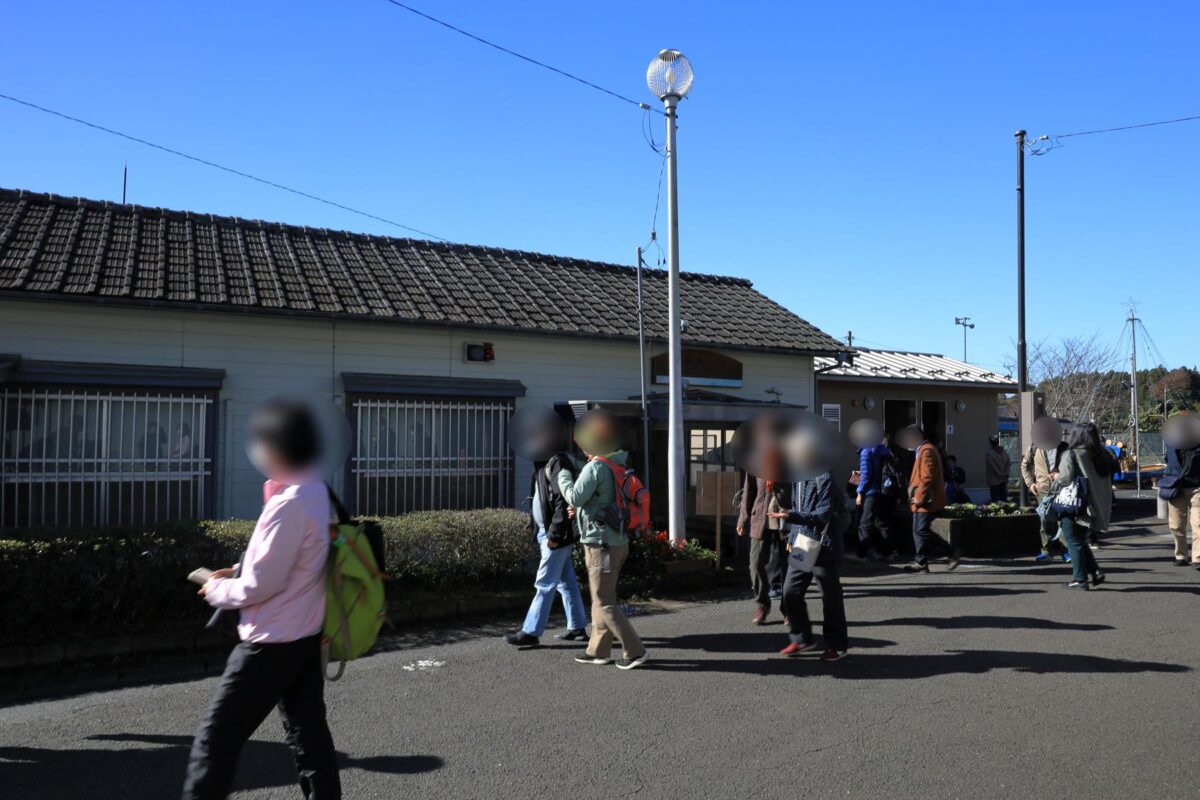 上総亀山駅前の様子