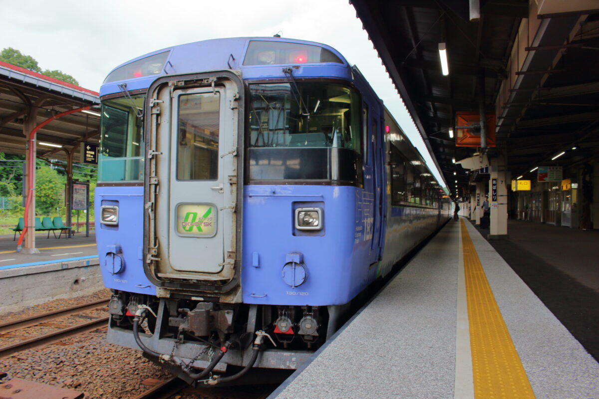 春臨でラストランの臨時列車が運転されるキハ183系