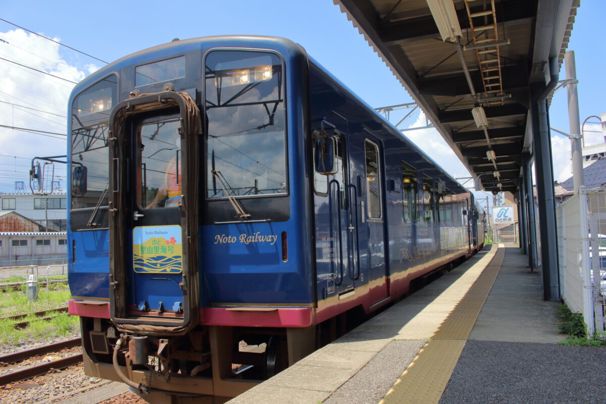 のと鉄道「のと里山里海号」