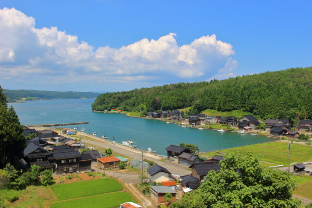 「のと里山里海号」ビュースポットの一つ、深浦漁港