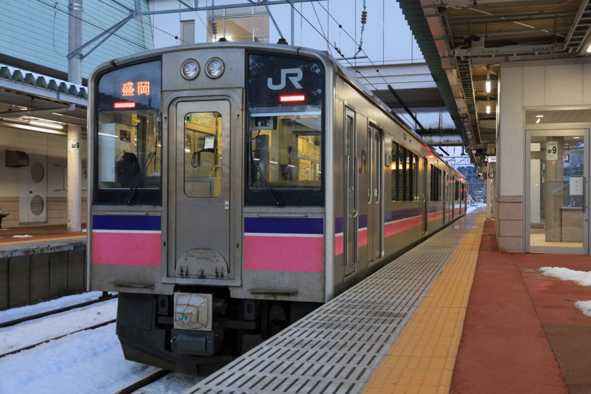 雫石駅で15分停車の盛岡行き普通列車