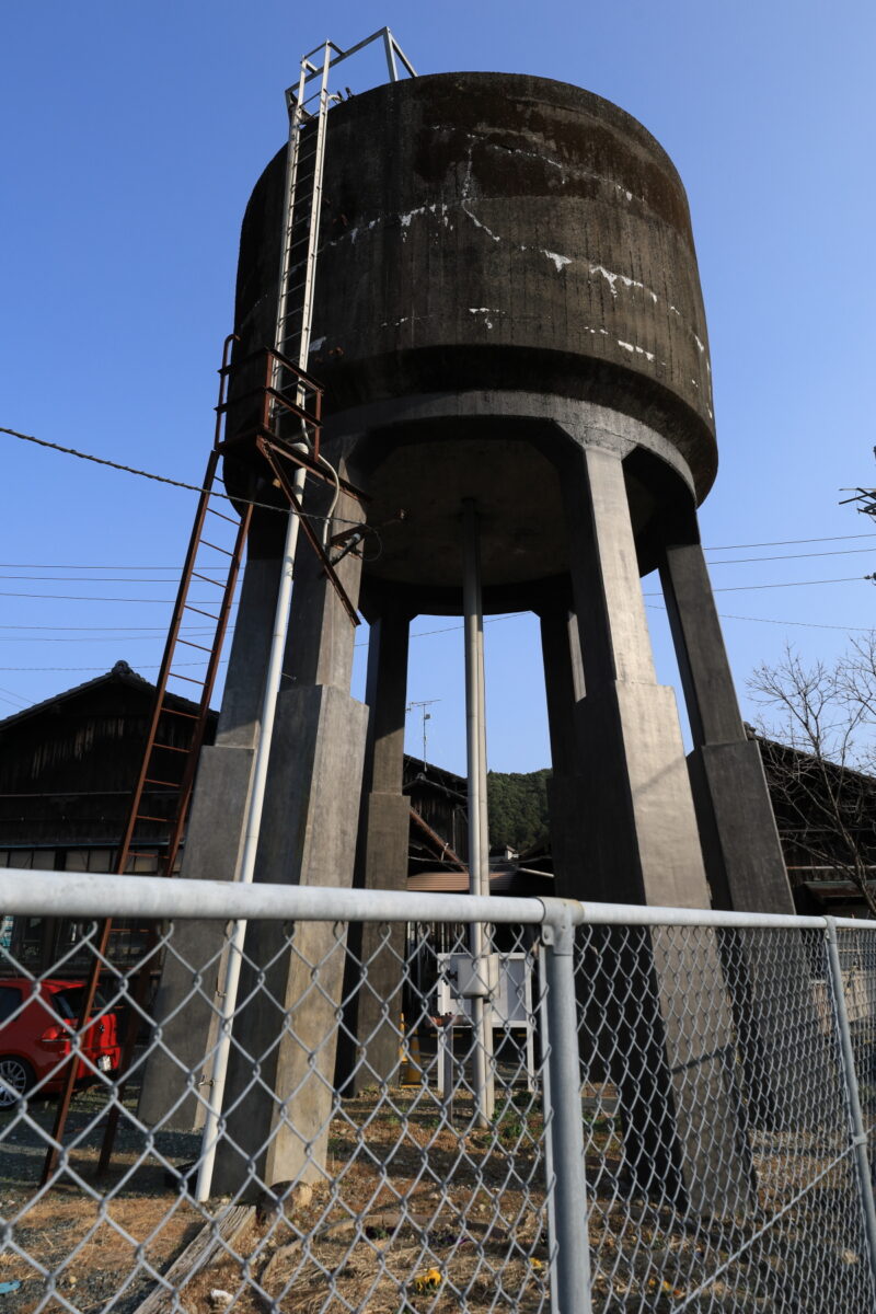 蒸気機関車に給水するための高架貯水槽