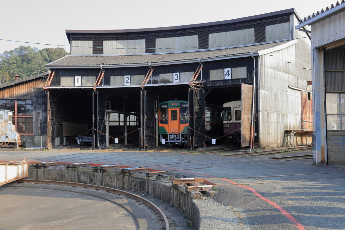 現役で使われている天竜二俣駅の扇形車庫