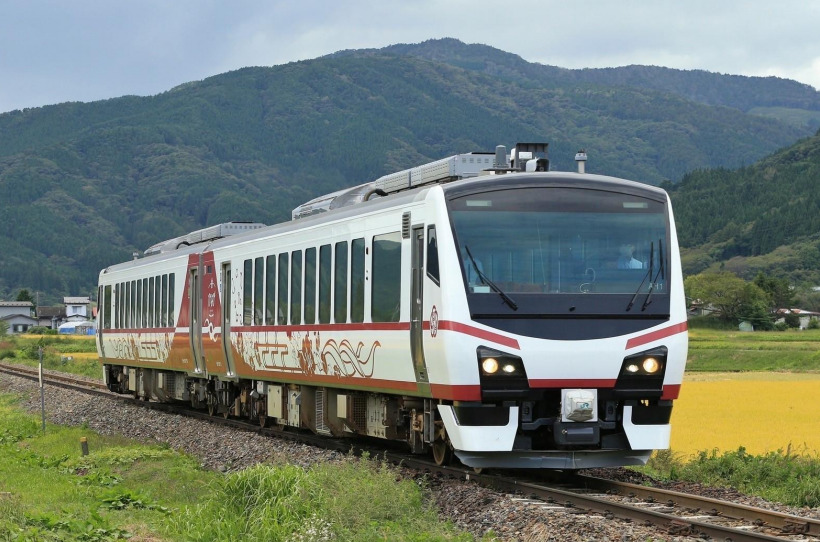 釜石線でデビューする新しい観光列車「ひなび」