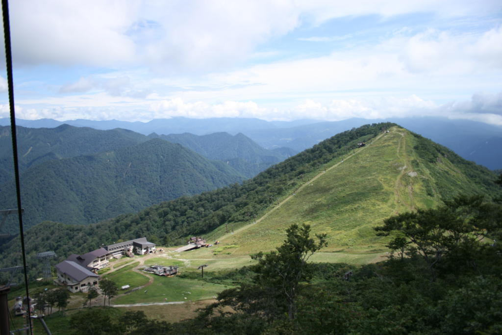 天神峠から見下ろす天神平